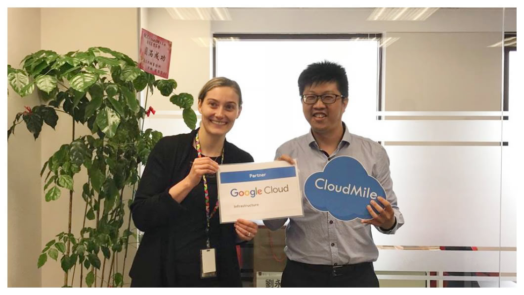 萬里雲是在Google提供全球公有雲(Cloud)的基礎下,協助Google在亞洲市場「落地」應用,包括開創團隊並開發客戶。目前全球公有雲共有Google GCP、Amazon AWS及Microsoft Azure三大業者,預估2020年市場規模約1950億美元,之後每年還會以一倍以上的速度成長。圖右為萬里雲創辦人劉永信。 圖/劉永信臉書