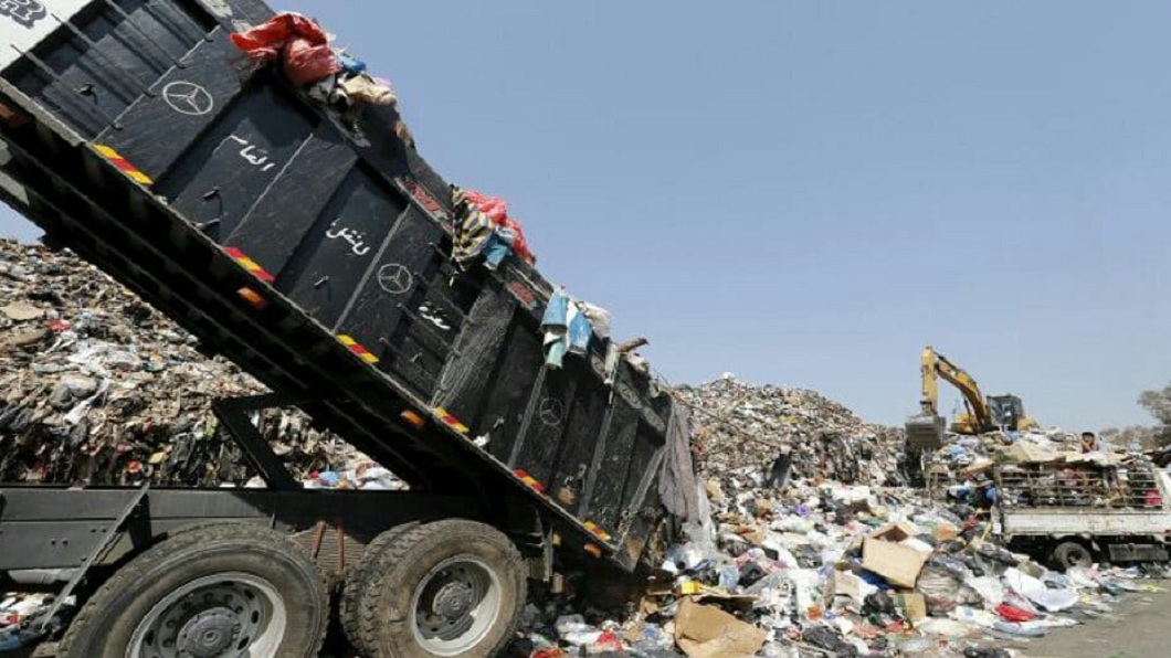 不少人常會嫌棄做資源回收的搞得自己又髒又臭的，事實上他們其實賺得可不少。(圖／翻攝自爆怨公社)