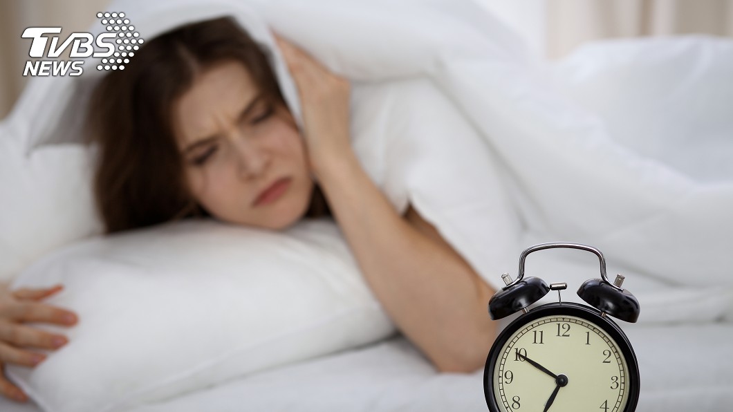 專家指出長期賴床起不來，恐怕是憂鬱症等的前兆。示意圖／TVBS