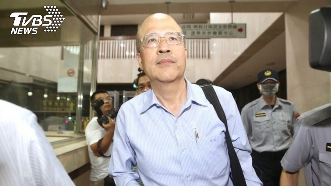 國民黨內部機密文件爆出,馬三中交易案關鍵錄音光碟秘錄者、前中投總經理汪海清(圖中),曾從民國96年起5年間,非法提領5500 萬元的「業務推廣費」,遭時任秘書長的金溥聰追討款項,國民黨知情人士疑汪可能挾怨報復馬,秘錄光碟因此曝光。 圖/中央社