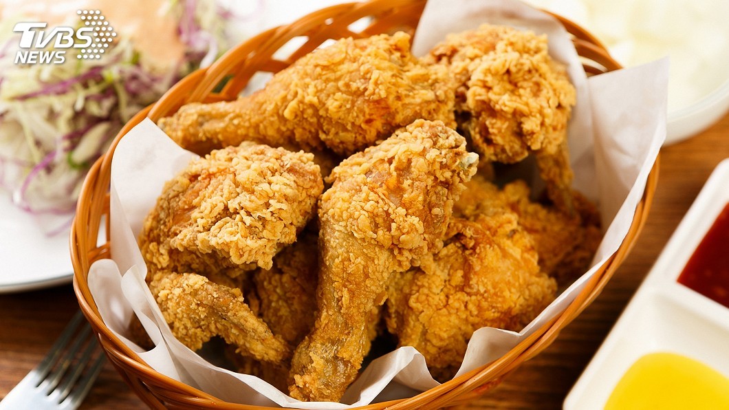 炸雞成為日本國民美食，在疫情下引發危「雞」。（示意圖／TVBS）
