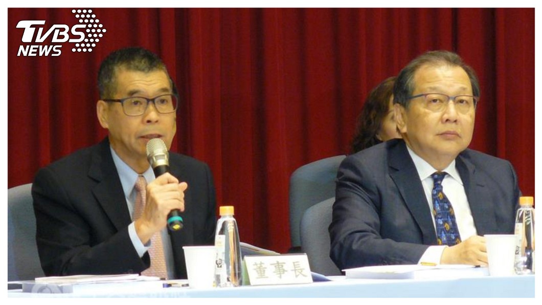 今年再度入選哈佛商業評論「全球百大CEO」的蔡明介(左),為力求聯發科展發成為5G時代的市場老大,去年力邀剛從中華電信董事長卸任的前台積電執行長蔡力行(右),出任聯發科共同執行長,今年蔡明介已卸下共同執行長,由蔡力行獨挑大樑。這項人事派令,消息一出,轟動全市場! 圖/中央社