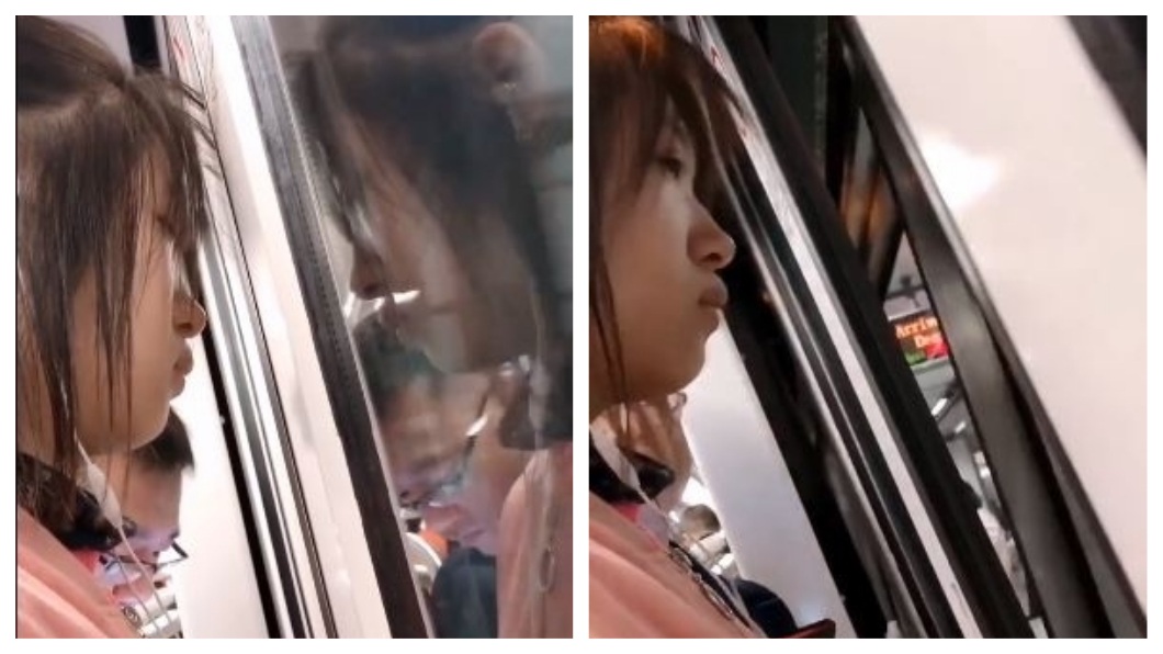 有一名小妹妹搭地鐵時瀏海被車門夾住，整個表情超級無奈。(圖／翻攝自微博)