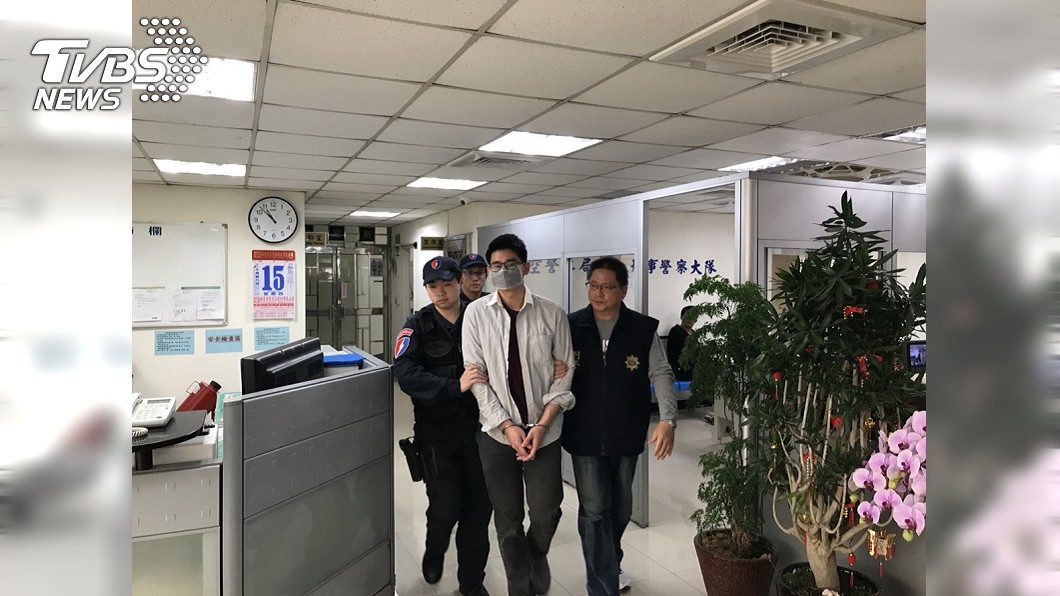 29歲美籍旅客於手提行李攜帶100發子彈,違反槍砲彈藥刀械管制條例規定。圖/TVBS