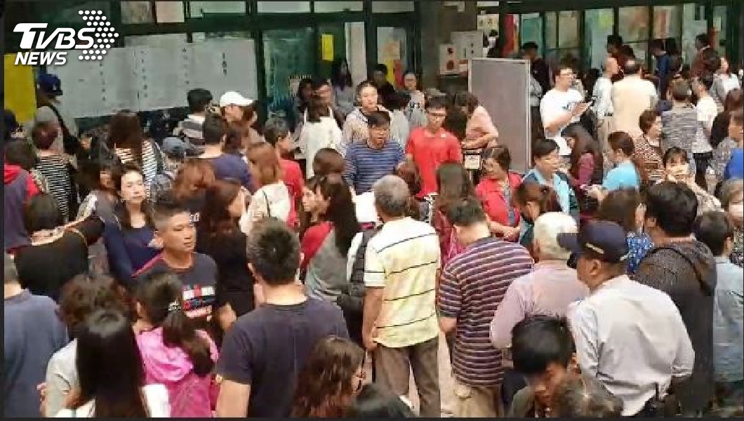 這次選舉還綁大選,一共有10張公投票。(圖/TVBS)