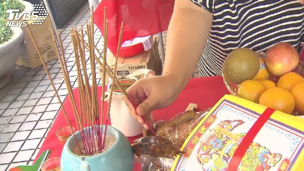 小三直接侵門踏入到男子的父親家,稱說要祭拜已經去世的婆婆。(示意圖/TVBS)