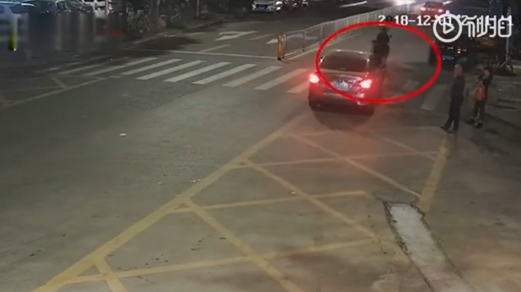 駕駛未注意前方撞上女童。圖／翻攝自《北京青年報》微博