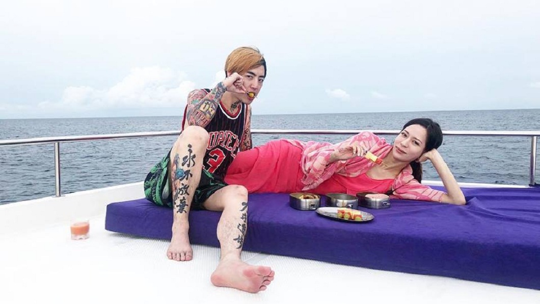 謝和弦提到目前妻子努力打排卵針,不捨她這樣辛苦。(圖/翻攝自謝和弦臉書)
