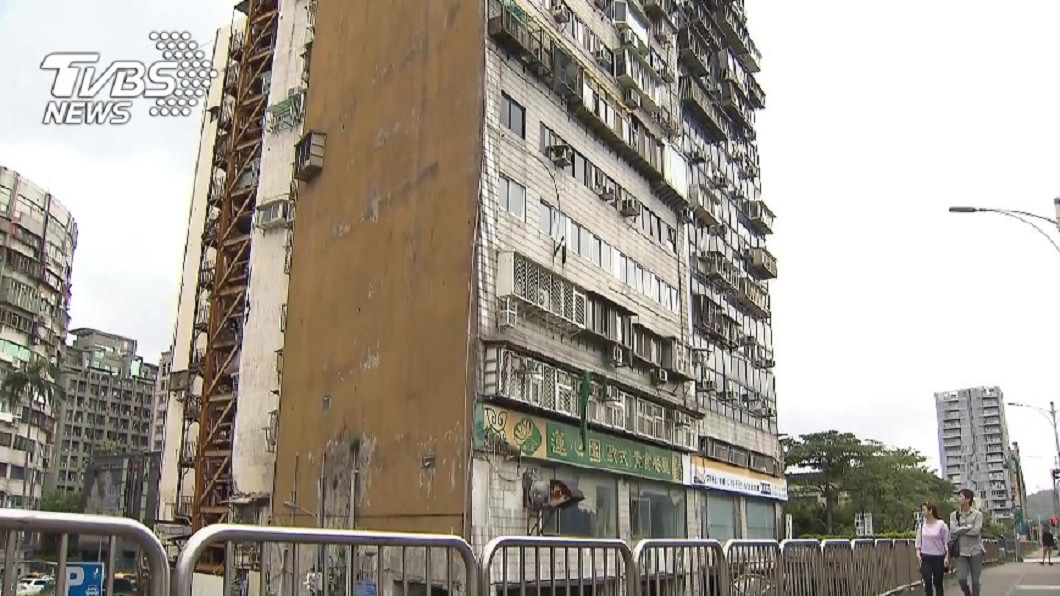台北市中山區的錦新大樓，因為過去發生多次重大社會意外，被稱之為「台北第一凶宅」。圖／TVBS資料畫面