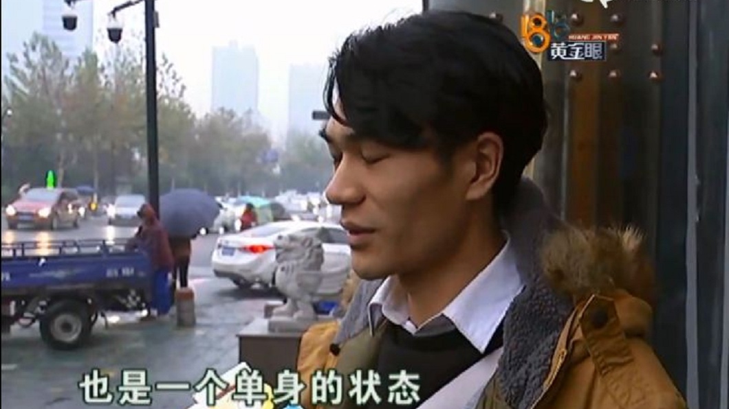 沒想到事隔3天,新郎出面澄清自己還是單身,只是幫朋友拍戲宣傳。(圖/翻攝自1818黃金眼)