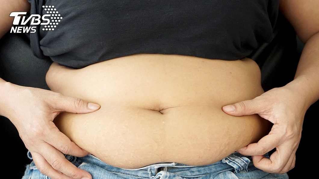減不掉的大肚腩竟然是腫瘤。（圖／TVBS）