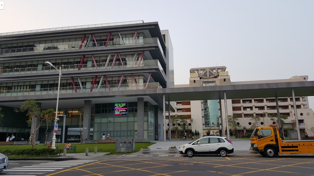 鳳山行政中心。圖/翻攝自 Google Map