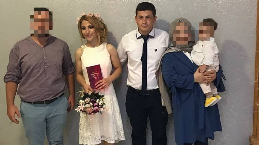 土耳其一名男子不滿未婚妻疑似和自己的父親和父親友人有染，竟持刀砍死對方。(圖／翻攝自臉書)