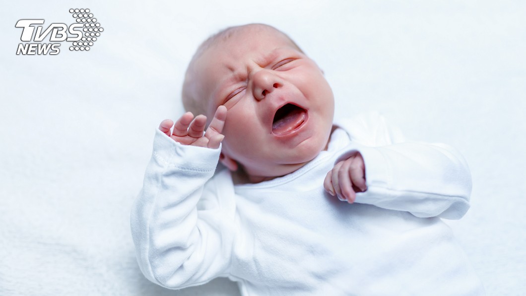 奇葩新手媽放任不到1歲的女兒哭到沙啞。示意圖／TVBS