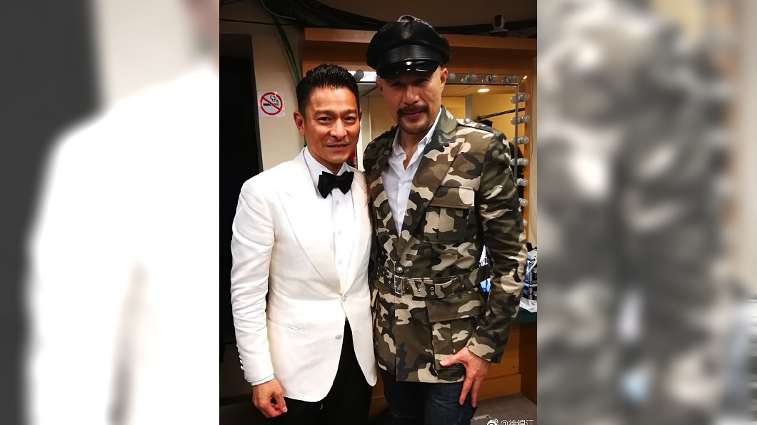 徐錦江(圖右)演過無數經典角色。(圖/翻攝自徐錦江微博)