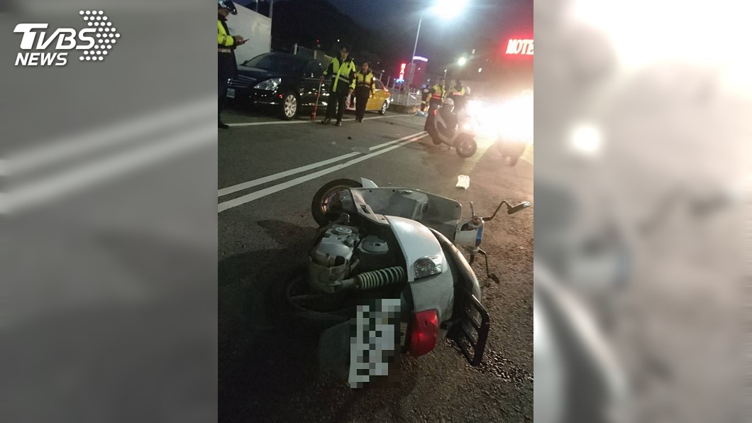 一名男騎士疑似下橋時不慎車速過快自摔身亡。(圖/TVBS)