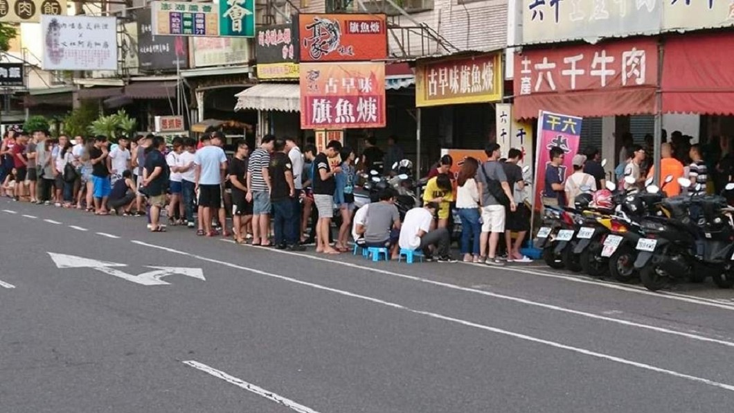 台南牛肉湯店中六千相當知名，每天早上5點開始營業，常常8、9點就會賣完 。圖／翻攝爆廢公社公開版
