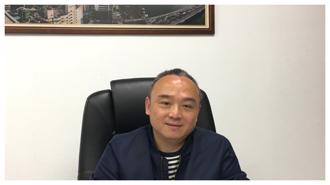 籌辦愛河畔高雄市長就職盛典的新任觀光局長潘恆旭(見圖)強調,瓊瑤小說、電視劇是華人對「愛情」的共同記憶,當年她寫下「在水一方」, 明年春天,我們將邀她來到愛河畔,為愛河重新創作填詞一曲,四季用不同樂器在愛河畔演奏。 圖/TVBS