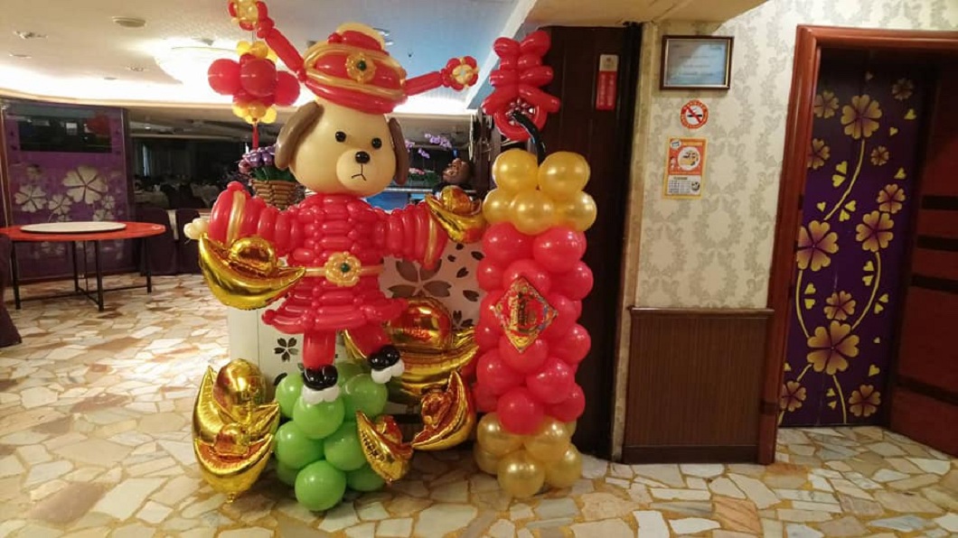 少年還進行場地布置設計。(圖/翻攝自臉書粉絲專頁「洪呆呆氣球工坊」)