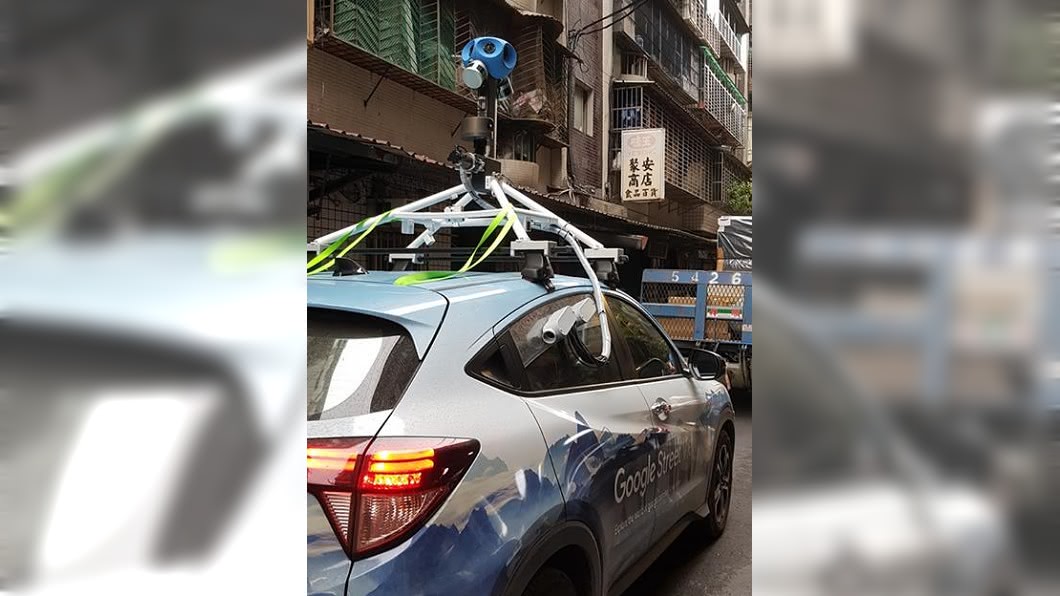 有網友也分享巧遇街景車的照片。圖/翻攝自爆廢公社