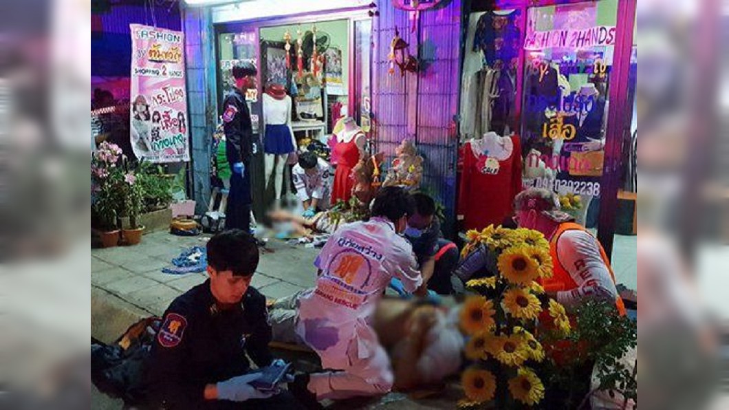 救護車趕到案發現場急救。圖/翻攝微博