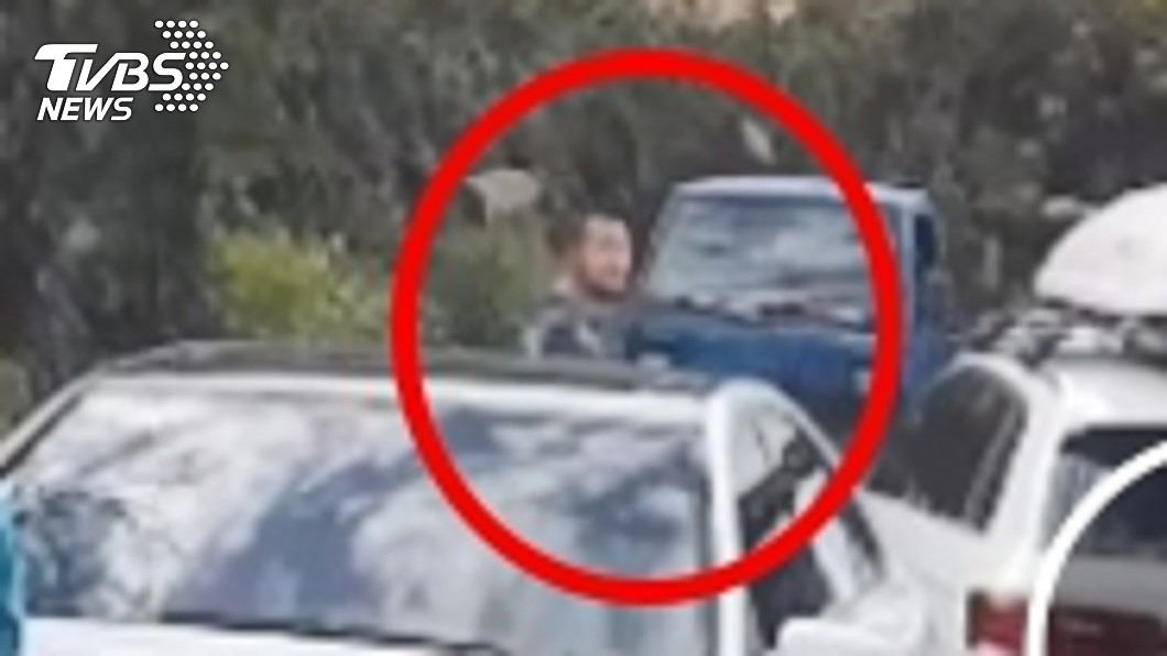 警方到場後發現奧迪車主是九把刀。圖/警方提供
