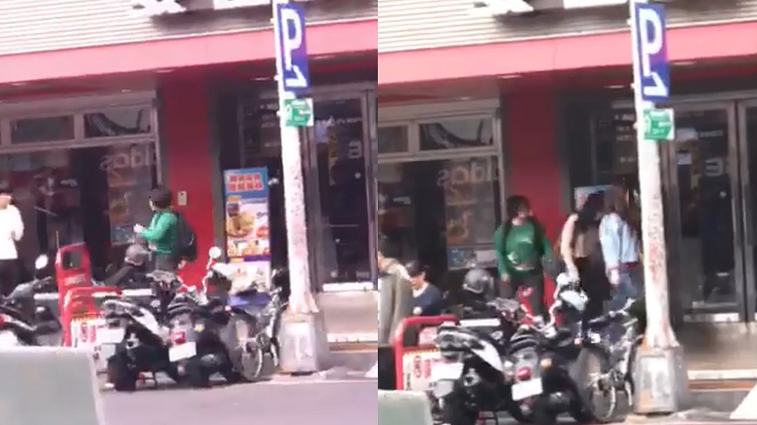 這名女士不但怒踹警示牌洩憤,還隨機朝路人吐口水。圖/爆料公社
