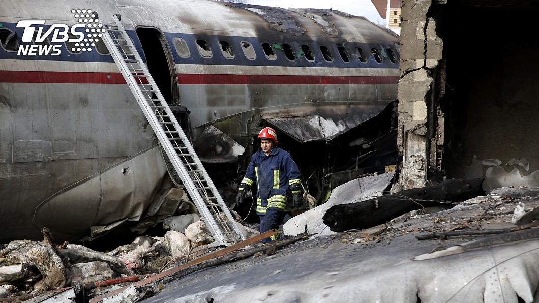 一架波音707貨機上有16人在德黑蘭以西墜毀並且只有一名倖存者。圖／達志影像美聯社