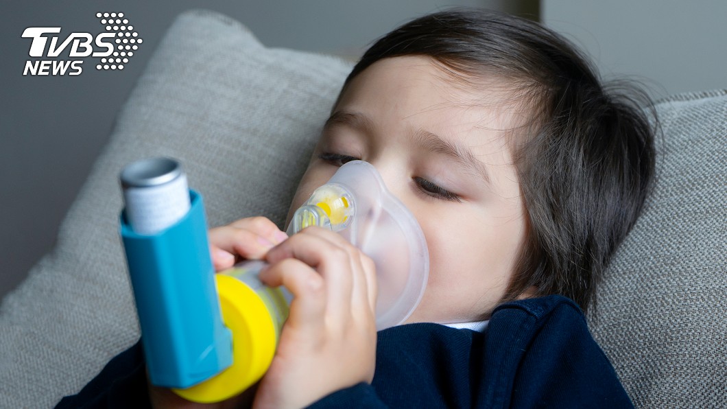 小六男童因有氣喘，爬玉山到一半呼吸急促險死。示意圖／TVBS