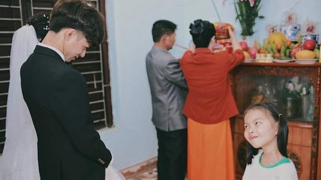 攝影師Nguyễn Văn Nam捕捉到這逗趣畫面,在全球爆紅。圖/翻攝自 臉書