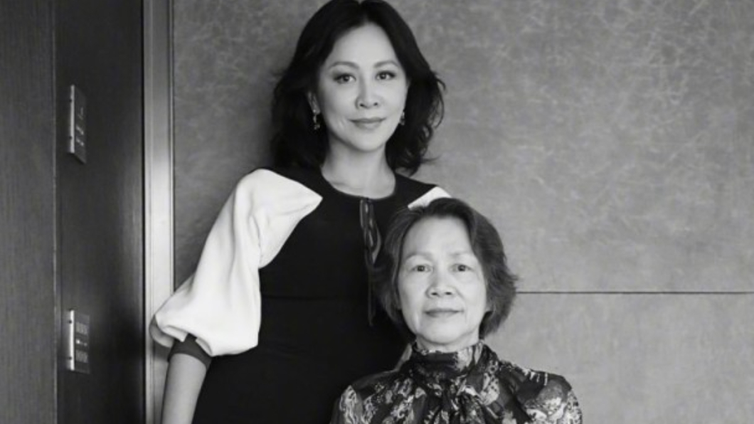 母女倆都保養得宜!翻攝/劉嘉玲微博