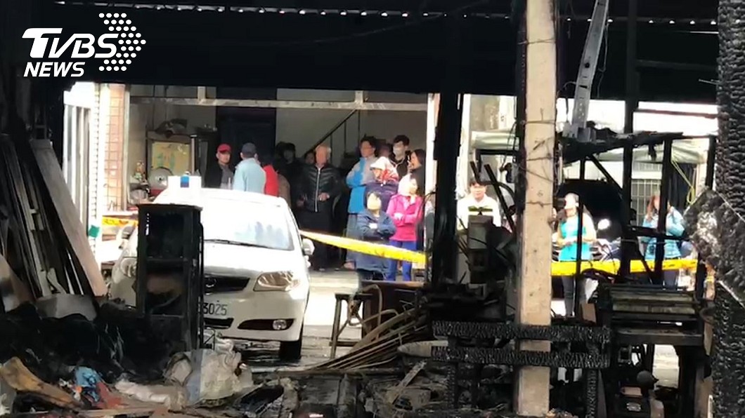 台南下營1處透天厝夜間發生大火，3人死亡。圖／TVBS