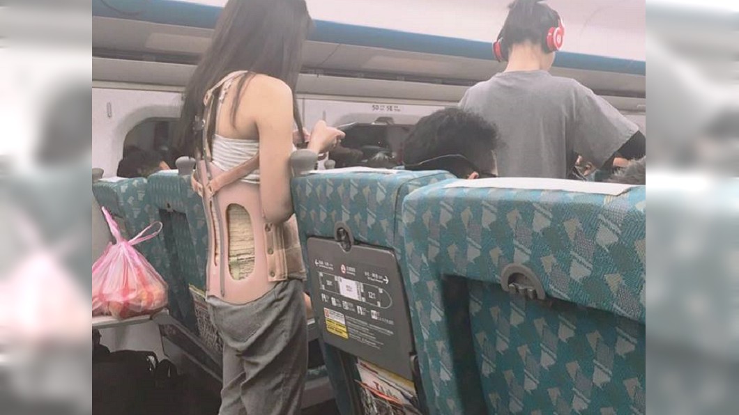 女子搭乘高鐵卻沒人讓她博愛座。圖／翻攝自爆廢公社臉書