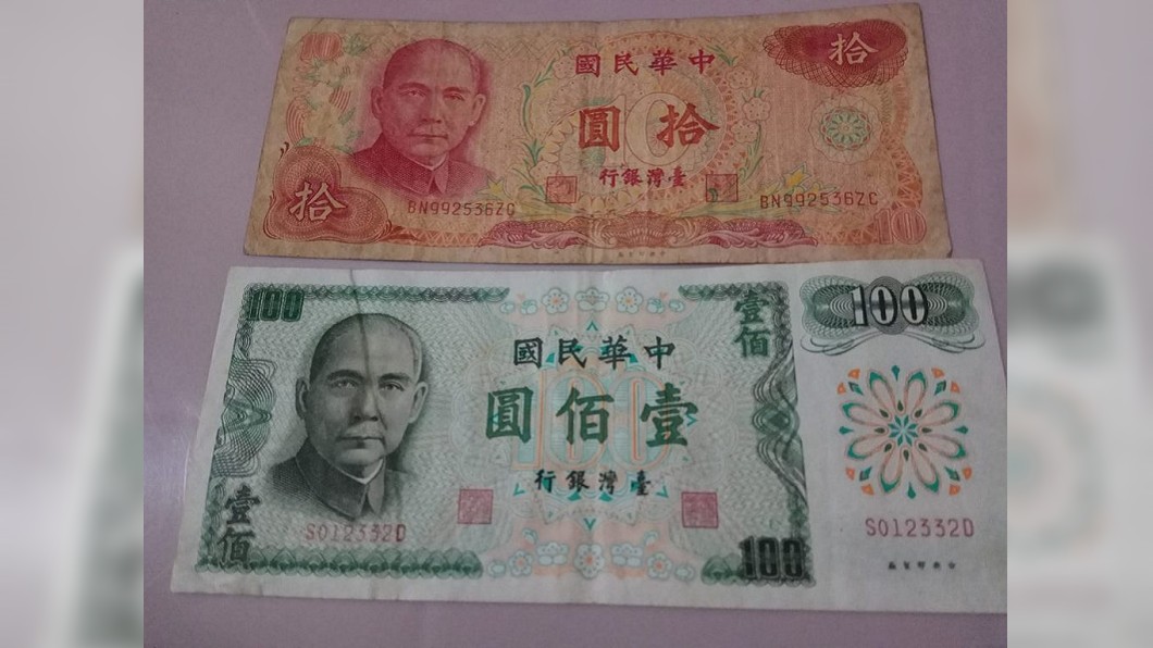 早期的100元紙鈔是綠色的。(圖/翻攝自爆怨公社)