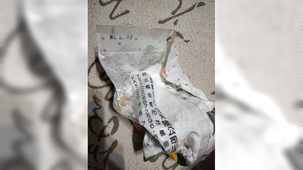 網友找到1包過期21年的玉米粉。圖／翻攝自「爆廢公社」