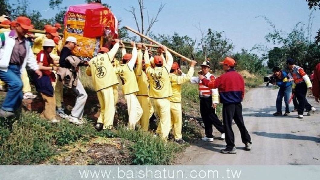 每年白沙屯媽祖都會進行遶境活動。(圖/翻攝自白沙屯媽祖婆網站)
