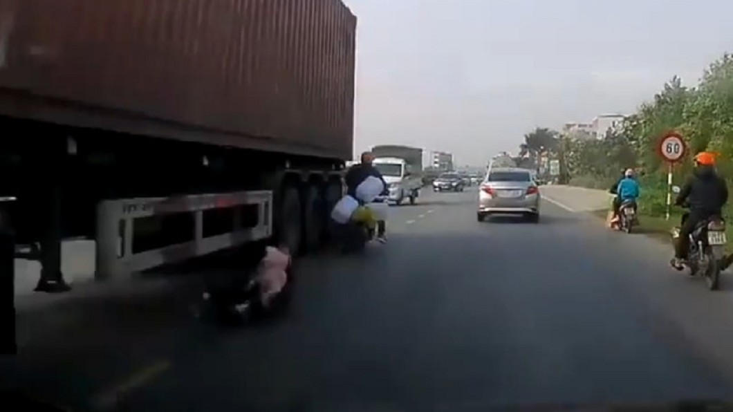 圖/翻攝臉書《八卦村- 車紀錄器影片上傳中心》