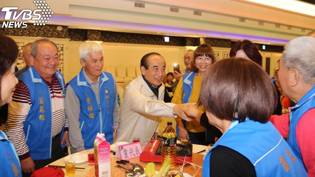 苗栗縣長徐耀昌2日宴請地方人士,王金平到場尋求支持。(圖/中央社)