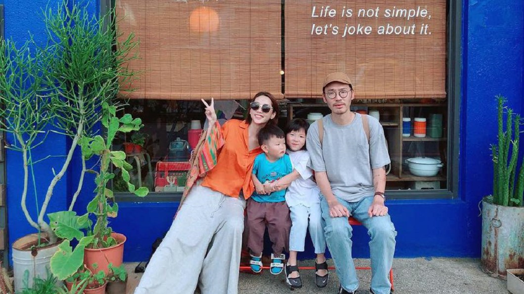 張少懷和翁馨儀婚後育有女兒櫻桃和兒子栗子,全家生活幸福。圖/翻攝自 臉書