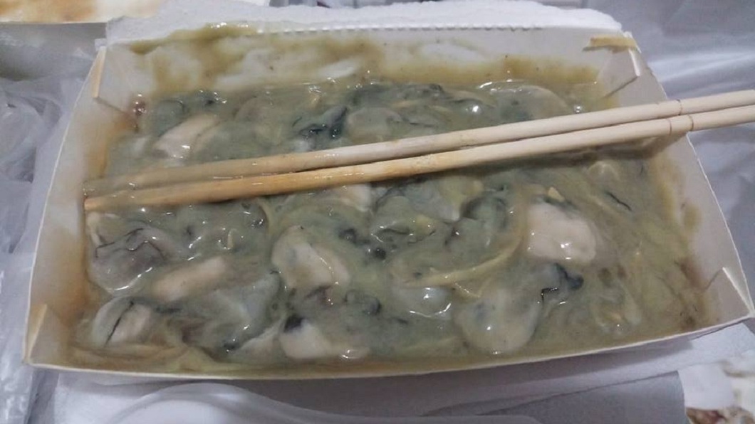 男網友還分享將芥末醬攪拌之後的蚵青,更讓他立刻食慾全消。(圖/翻攝自爆廢公社)