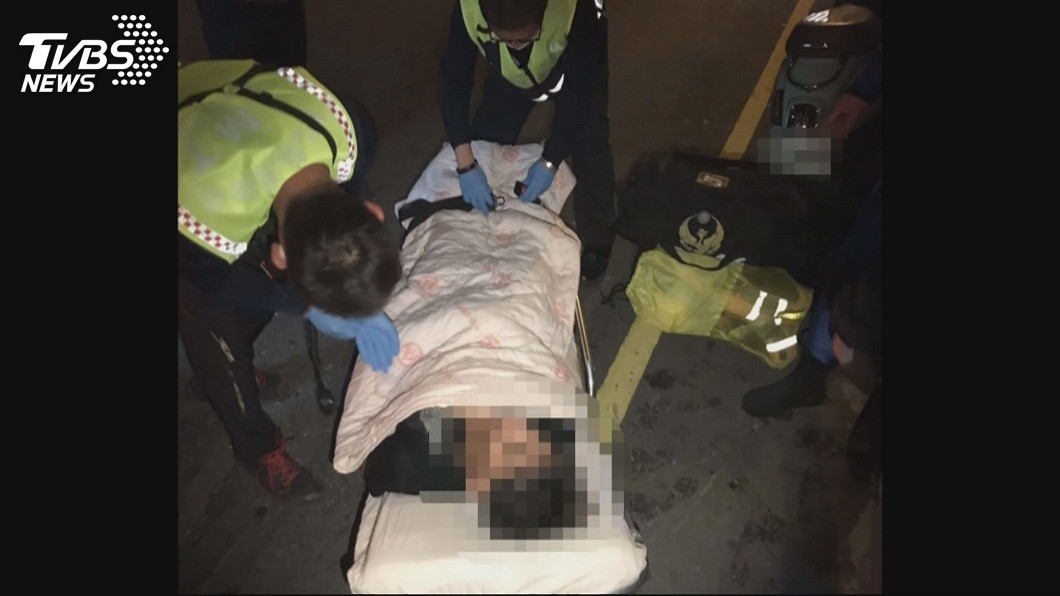 其中一名被救起的青少年事後不斷直呼:我的腳被拉住了。(圖/TVBS)