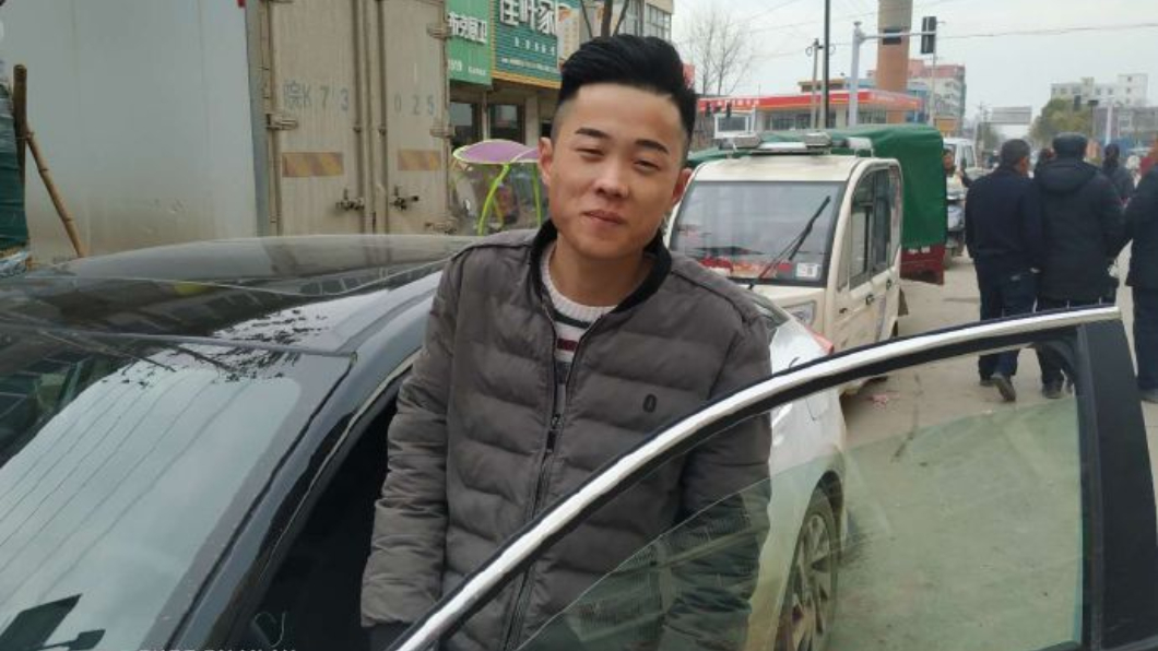 男子只要求婦人賠1顆糖,善舉讓大批網友狂讚。圖/翻攝自微博