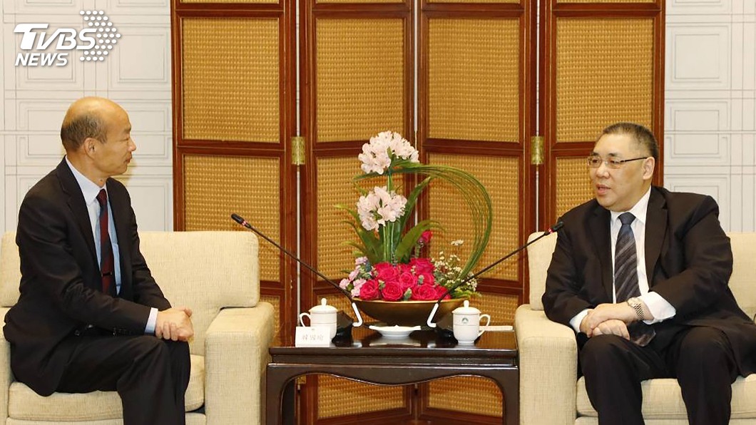 高雄市長韓國瑜（左）23日上午和澳門特首崔世安會晤。圖／中央社