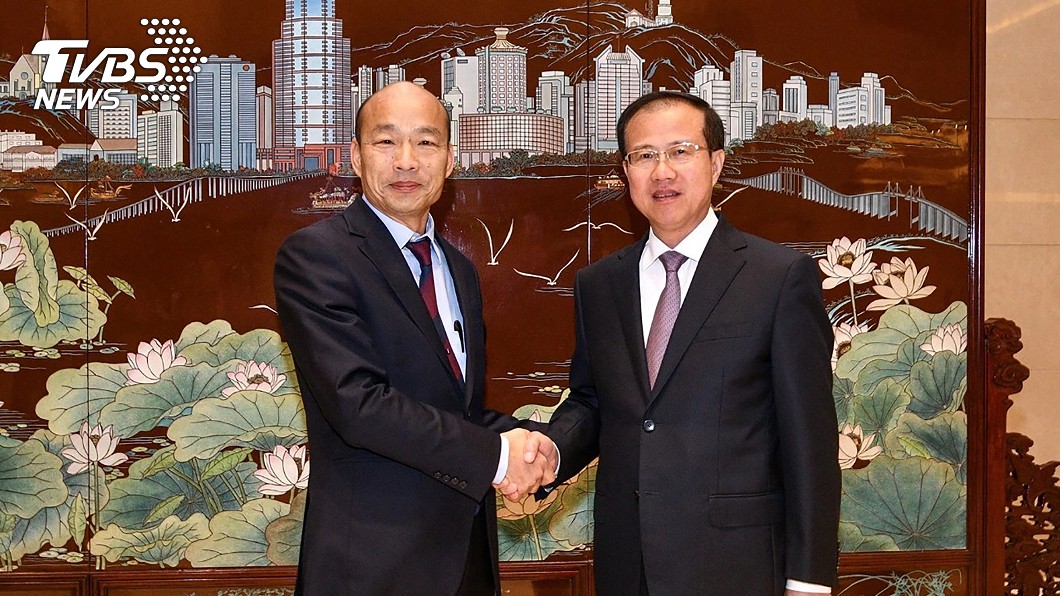 高雄市長韓國瑜(左)會晤澳門中聯辦主任傅自應(右)。圖／中央社