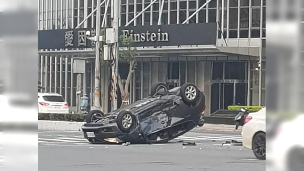 網友PO出路口事故照片。圖／翻攝自臉書社團《新竹爆料公社》