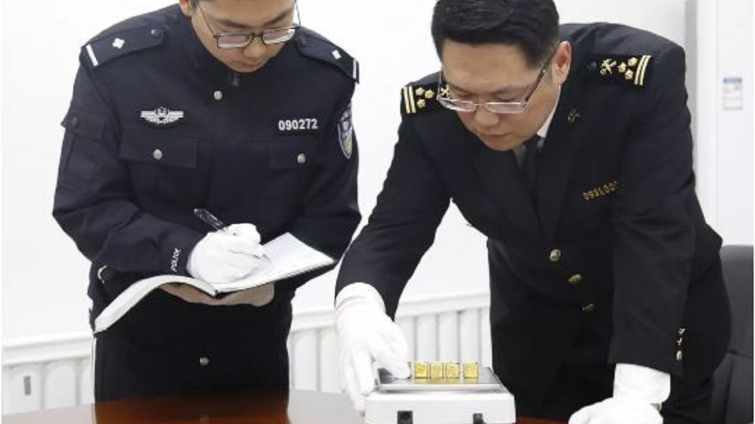 當地海關事後破獲一個走私集團,一共逮捕17名嫌犯。(圖/翻攝自環球網)