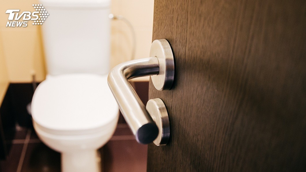 英國一名男子家中廁所出現「白泡噴泉」。（示意圖／Shutterstock達志影像）