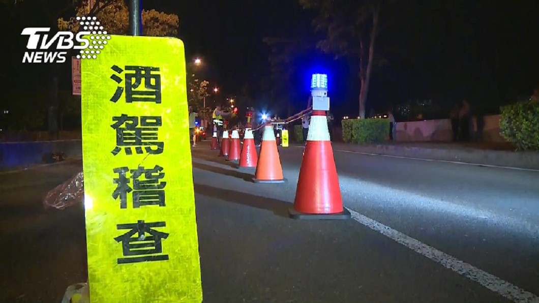 酒駕事件頻傳,警方也不定時地執行攔檢勤務。(圖/TVBS)