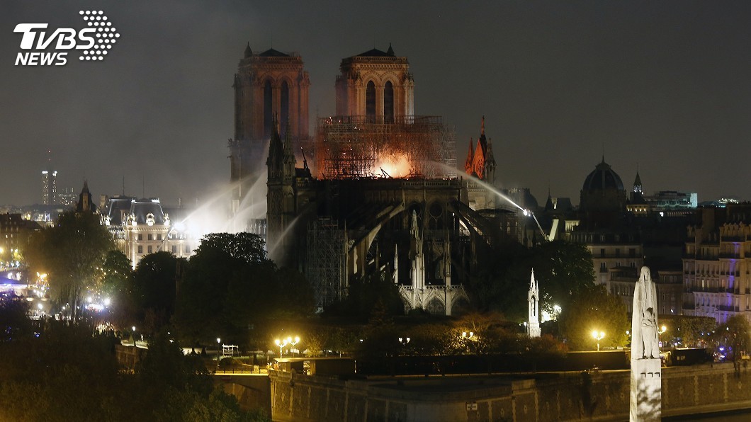 圖／達志影像美聯社 巴黎聖母院大火　防建築倒塌疏散鄰近居民