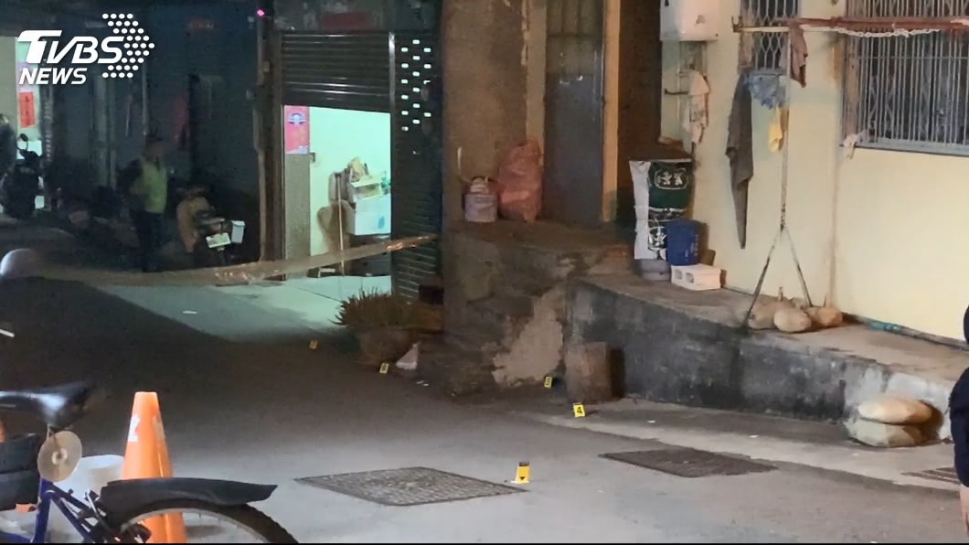 蔡進德供稱是和隔壁鄰居長期以來就有衝突,才會開槍殺了對方。(圖/TVBS)